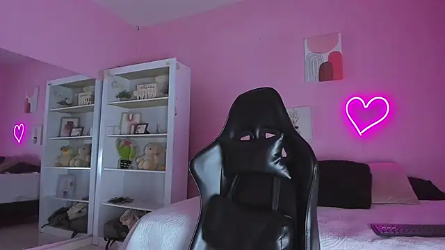 Ian Castillo  online show from February 24, 2025, 11:21 am