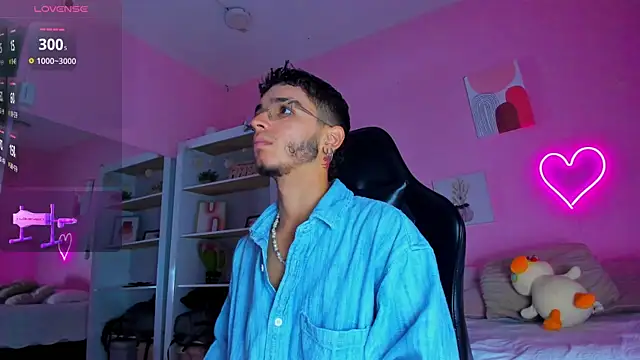 Ian Castillo  online show from March 17, 2025, 11:21 am