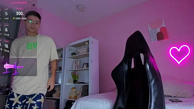 Ian Castillo  online show from March 21, 2025, 11:22 am