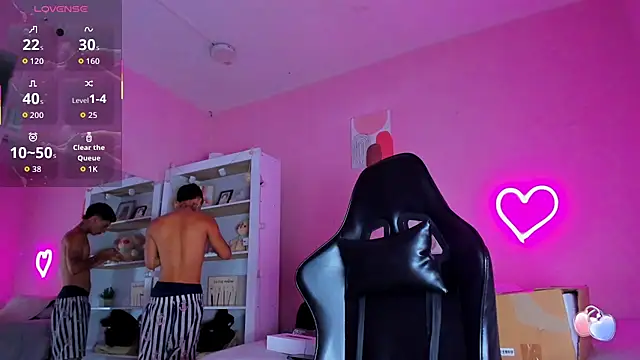 Ian Castillo  online show from September 15, 2025, 11:21 am