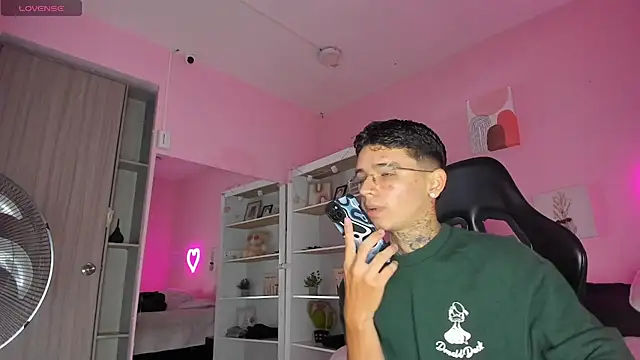 Ian Castillo  online show from September 25, 2025, 11:14 am