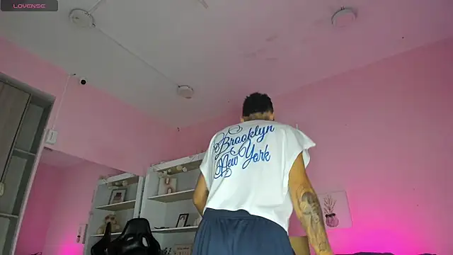 Ian Castillo  online show from October 23, 2025, 11:09 am