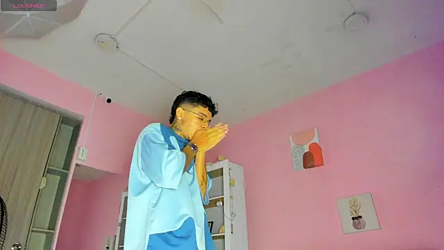 Ian Castillo  online show from November 4, 2025, 11:09 am