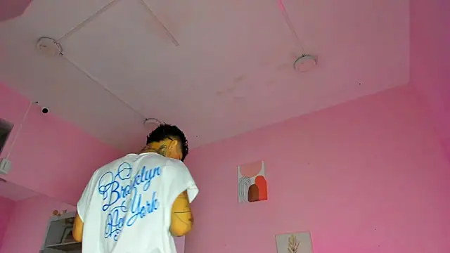 Ian Castillo  online show from November 6, 2025, 11:11 am