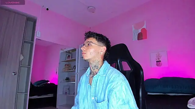 Ian Castillo  online show from November 8, 2025, 11:10 am