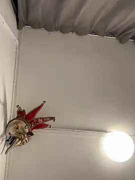 wolfwhite95 online show from October 25, 2025, 4:35 pm