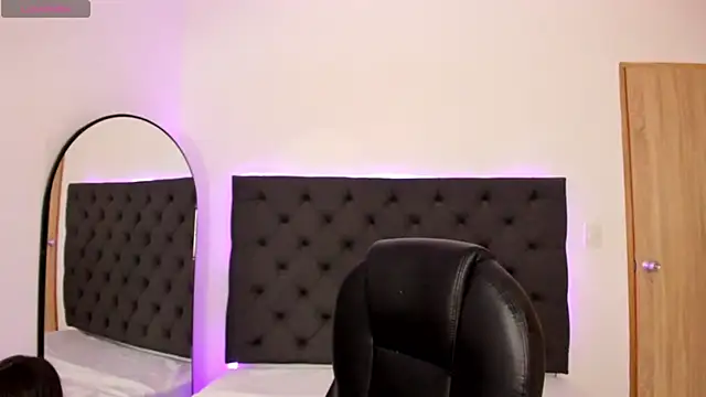 ninfomaria  online show from October 6, 2025, 4:37 pm