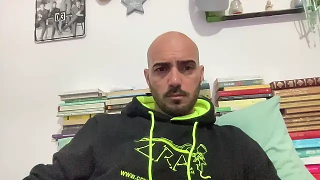 alessandromori91 online show from April 15, 2026, 8:09 pm