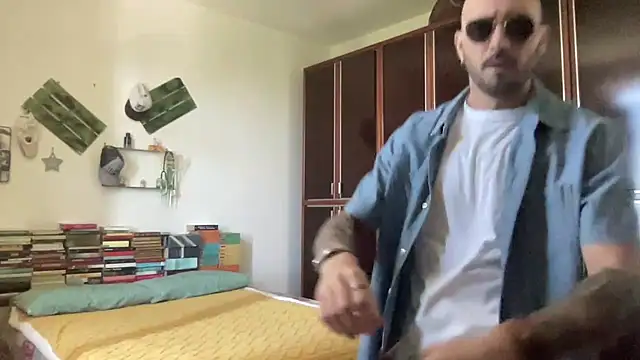 alessandromori91 online show from April 19, 2026, 10:47 am