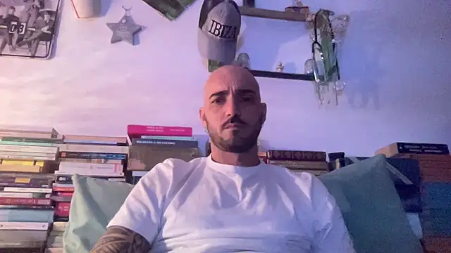 alessandromori91 online show from April 19, 2026, 11:07 pm