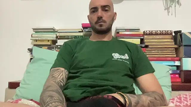 alessandromori91 online show from April 22, 2026, 9:05 pm