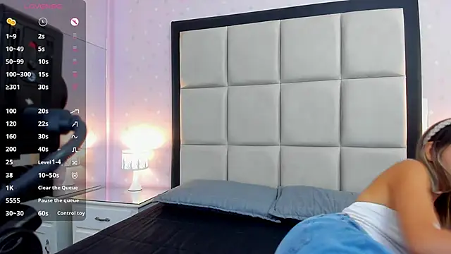 pauliCarter online show from October 7, 2025, 9:12 pm