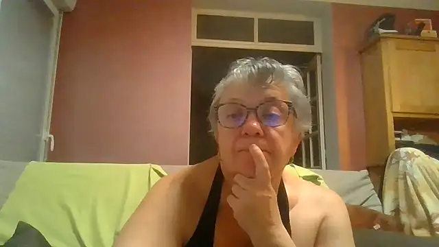 Vandeae44 online show from October 29, 2025, 8:54 pm