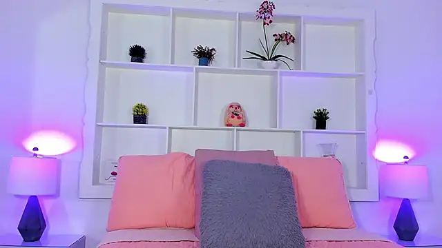 Jenifer Diaz online show from October 1, 2025, 1:17 pm