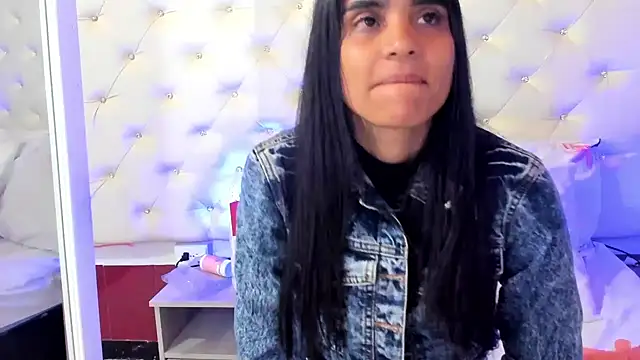 sophie pariss online show from March 7, 2025, 7:08 am