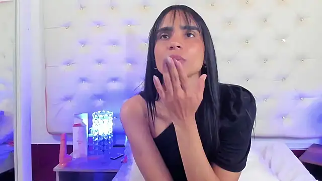 sophie pariss online show from March 8, 2025, 7:05 am