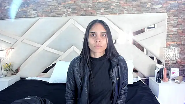 sophie pariss online show from September 13, 2025, 4:23 am