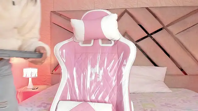 sophie pariss online show from April 5, 2026, 3:36 am