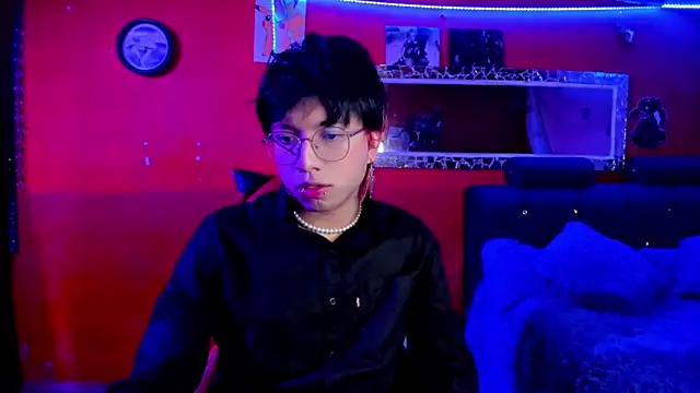 AnggelONfiree online show from March 5, 2025, 7:27 am