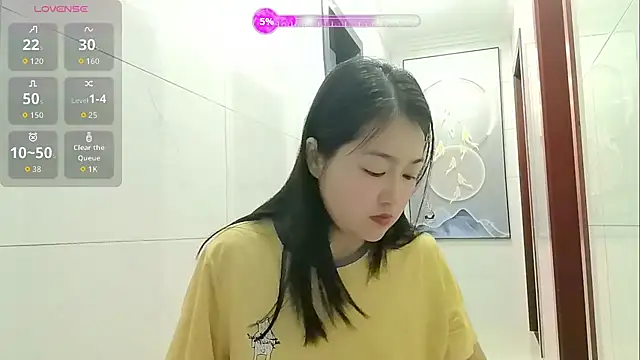 luoxuwen online show from April 21, 2026, 12:45 am