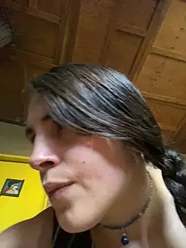 isadelasestrellas online show from April 28, 2026, 6:46 pm