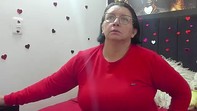 Evaaross 2345 online show from April 12, 2026, 8:47 pm