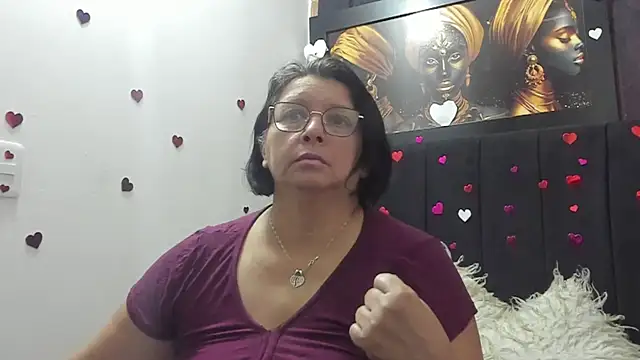 Evaaross 2345 online show from April 20, 2026, 1:47 pm