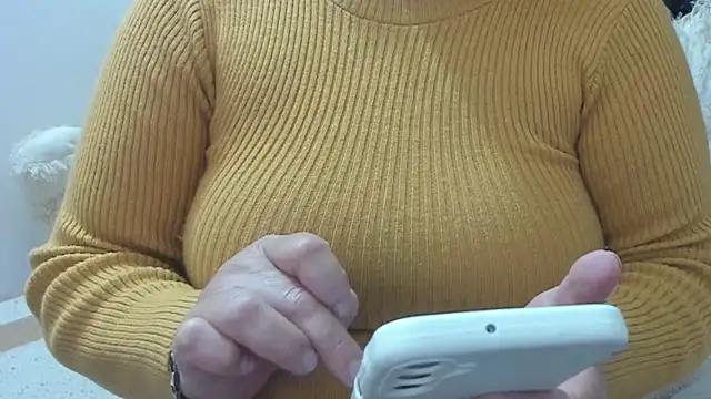 Evaaross 2345 online show from April 23, 2026, 7:27 pm