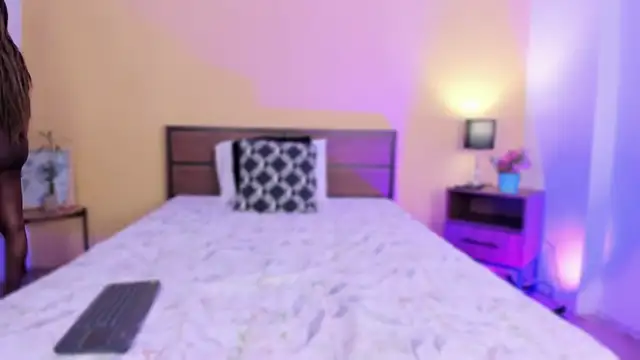 HellenHylls online show from December 2, 2024, 8:55 pm