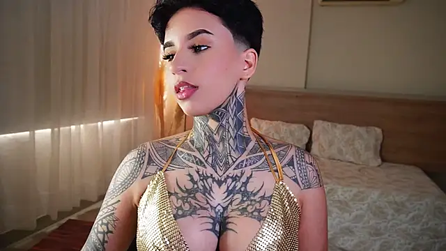 AliceShazaham  online show from October 18, 2025, 3:46 pm