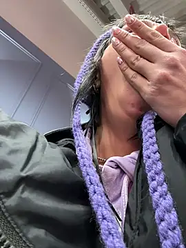 bigbabykiki online show from December 17, 2024, 6:13 am