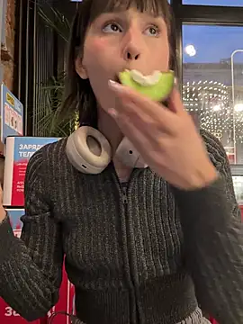 bigbabykiki online show from January 14, 2025, 6:13 am