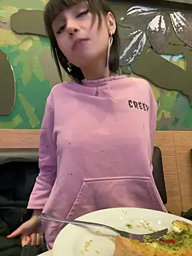 bigbabykiki online show from February 3, 2025, 6:45 am