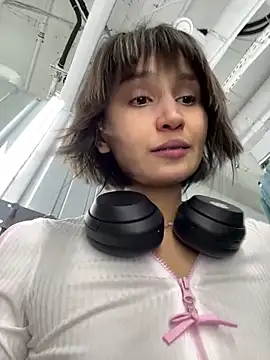 bigbabykiki online show from February 21, 2025, 5:13 am