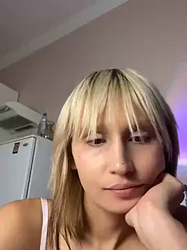 bigbabykiki online show from September 18, 2025, 7:54 am