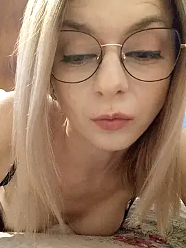 Butterfly Lily online show from January 7, 2025, 1:24 pm