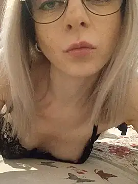 Butterfly Lily online show from January 9, 2025, 1:13 pm