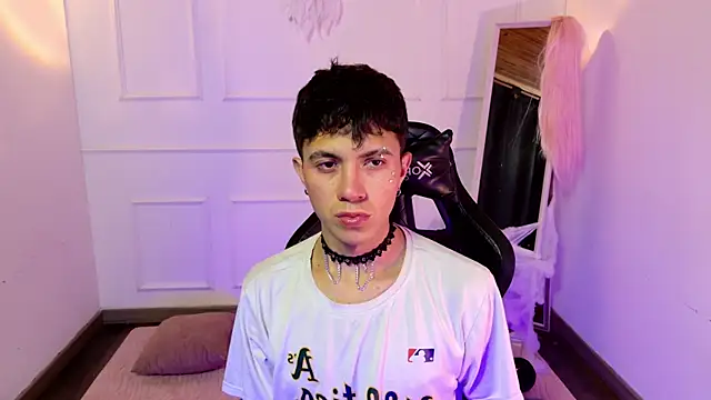 Justyn Ross online show from October 19, 2025, 2:45 am