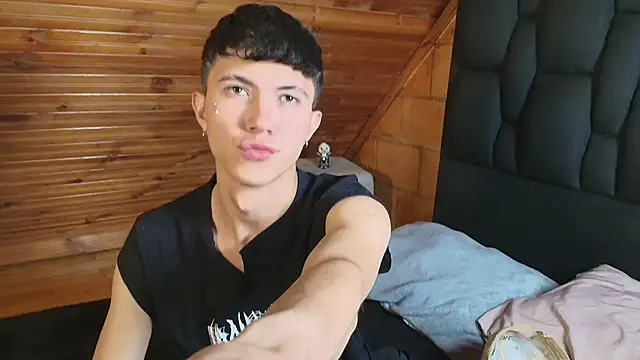 Justyn Ross online show from October 31, 2025, 11:06 pm