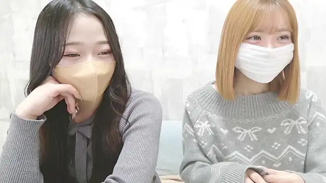 Snapshot of LOVE_MOMO_LOVE chatting on February 2, 2026, 12:26 pm LOVE MOMO LOVE online show from February 2, 2026, 12:26 pm