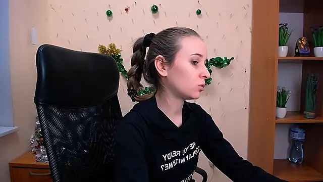  Nicole new online show from December 18, 2024, 11:56 am