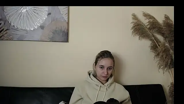  Nicole new online show from November 13, 2025, 12:59 pm