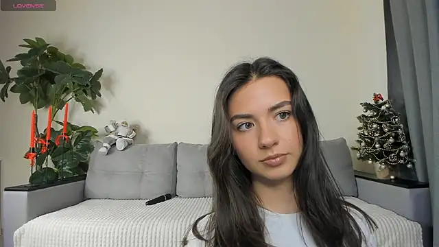 NicoleLuv online show from December 30, 2024, 1:47 pm