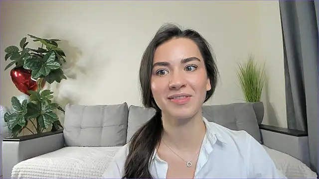 NicoleLuv online show from March 6, 2025, 4:07 pm