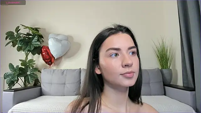 NicoleLuv online show from March 13, 2025, 1:07 pm