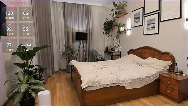 NicoleLuv online show from September 16, 2025, 6:53 pm