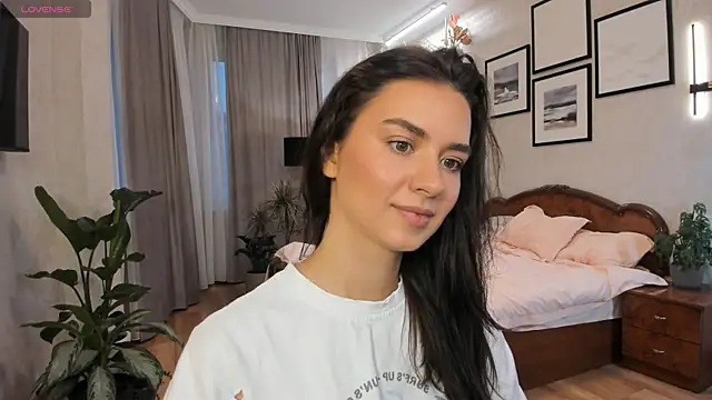 NicoleLuv online show from October 24, 2025, 1:29 pm