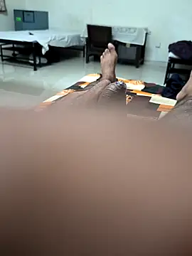 yourboy2000   online show from September 18, 2025, 8:33 pm