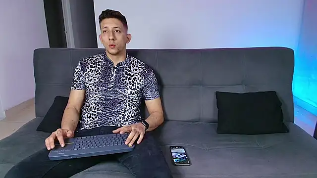 Maykol Victoriasr online show from February 25, 2025, 4:14 am