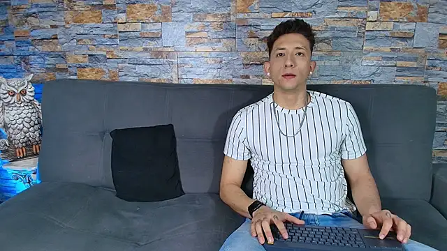 Maykol Victoriasr online show from November 18, 2025, 6:51 am